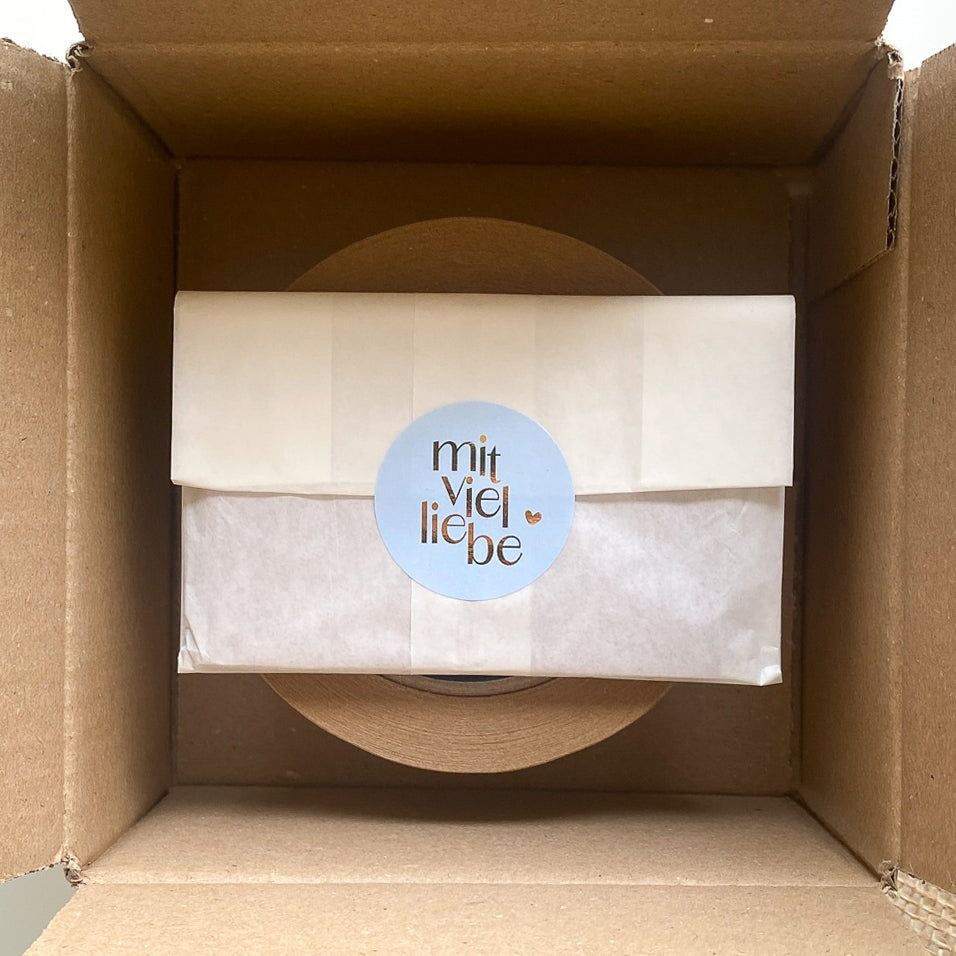 Aufkleber mit viel liebe blau 4 cm rund packsome