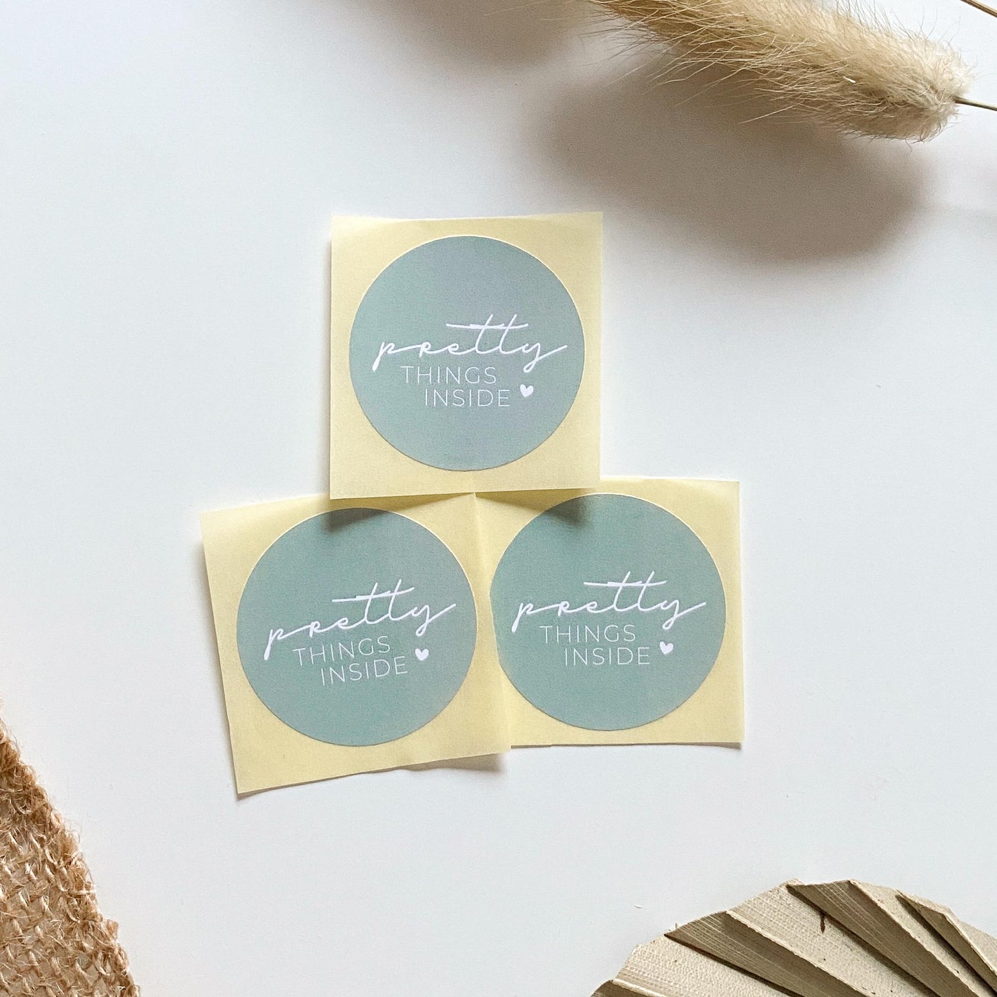 Aufkleber "Pretty Things Inside" grün 4 cm rund packsome